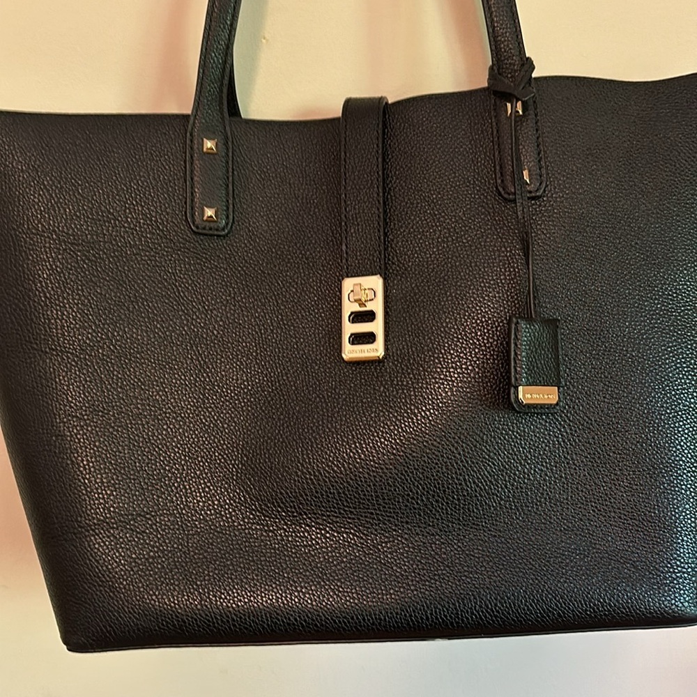 Michael Kors Carryall Black Tote. New. No tags.
